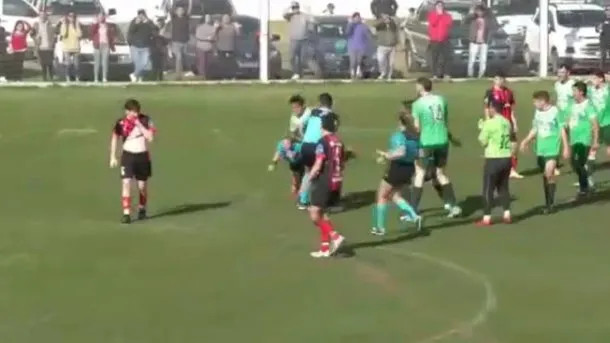 Brutal golpiza a una mujer árbitro 