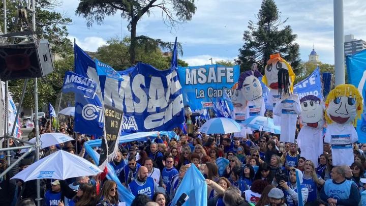 Maestros paran este viernes y dos semanas consecutivas por 72 horas