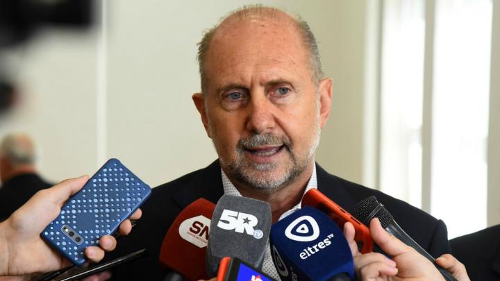 Omar Perotti inflexible: paritarias sí o sí en setiembre