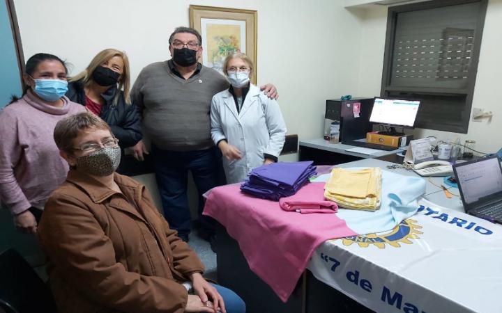 Entregan sábanas, colchas y cubrecunas al Hospital de Niños