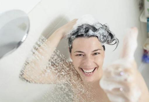 Suiza recomendó que se “bañen juntos” para ahorrar gas