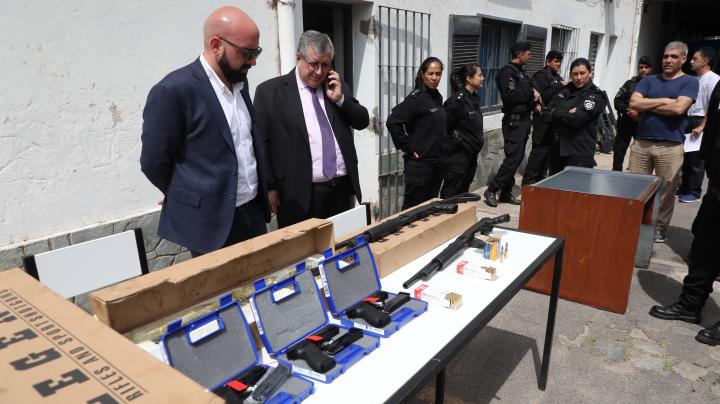 Compran pistolas y escopetas para la Policía de Santa Fe