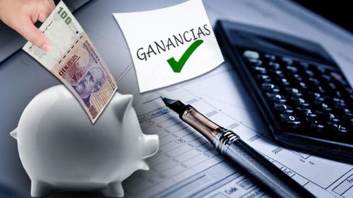 El gobierno subirá el piso de Ganancias a $ 330.000