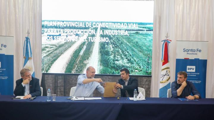 Perotti: “Estamos cumpliendo en poner de pie a Santa Fe”