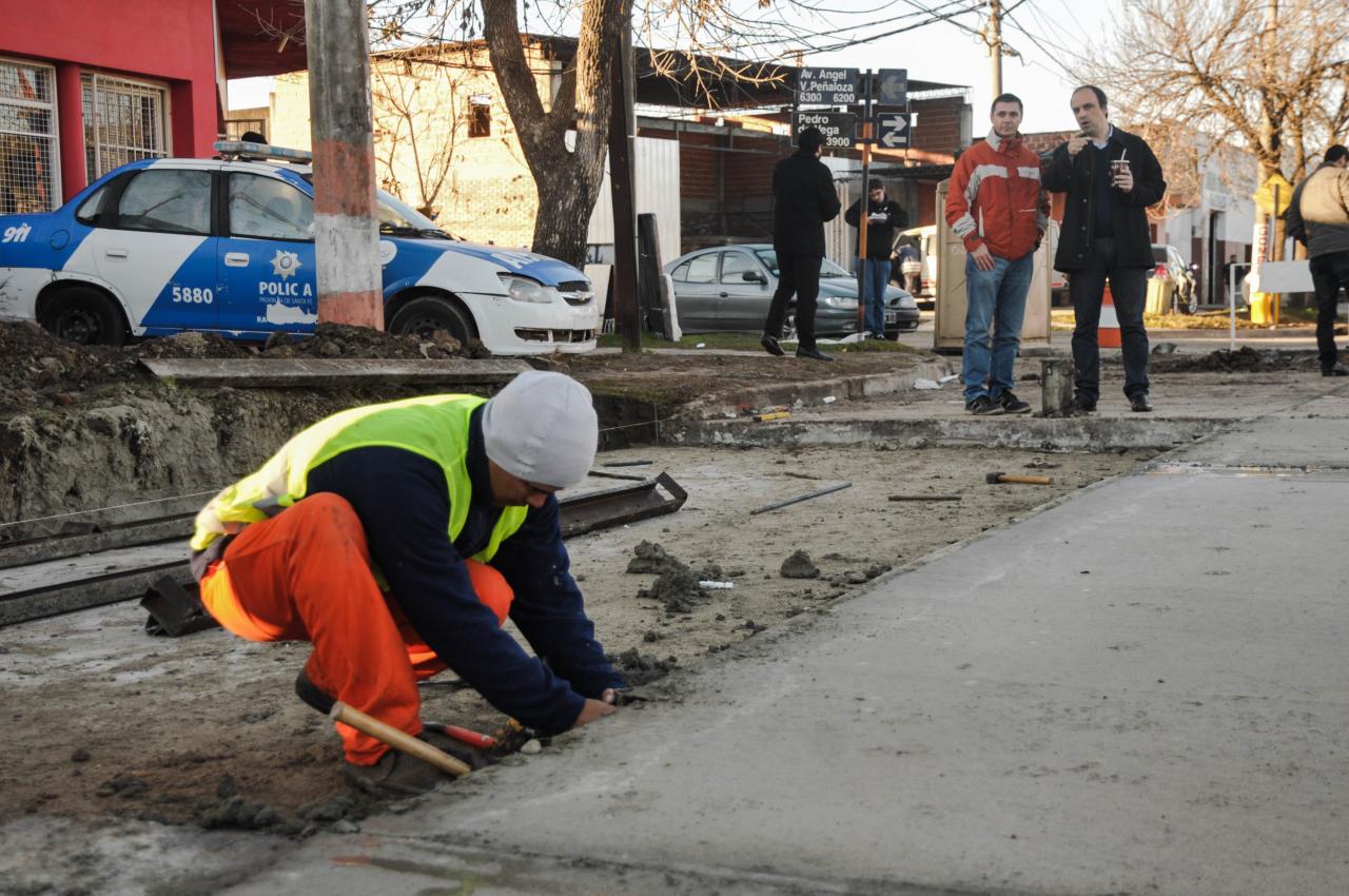 Intenso bacheo en calles de la capital