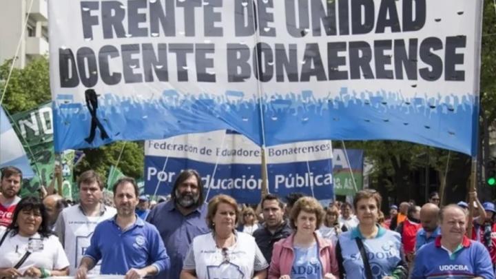 Docentes bonaerenses: 40% a julio y comienzan las clases