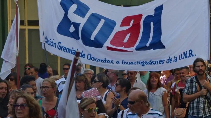 Docentes universitarios paran durante cinco días