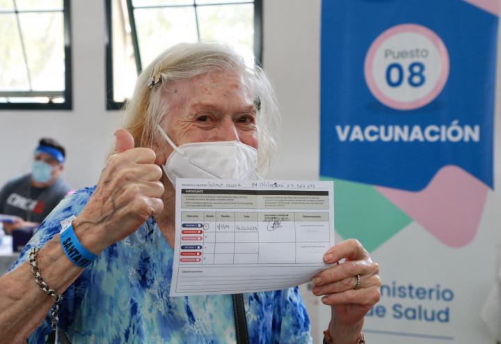 La OMS recomienda vacunas de refuerzo solo para grupos de riesgo