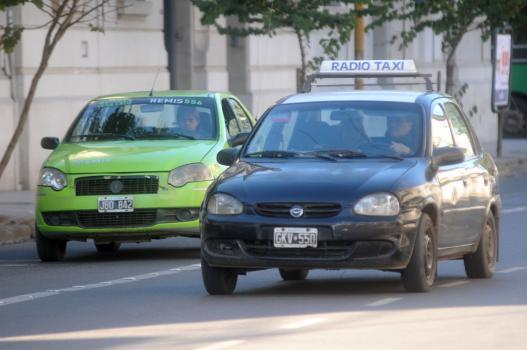 Taxistas de Santa Fe piden 60% de aumento en la tarifa