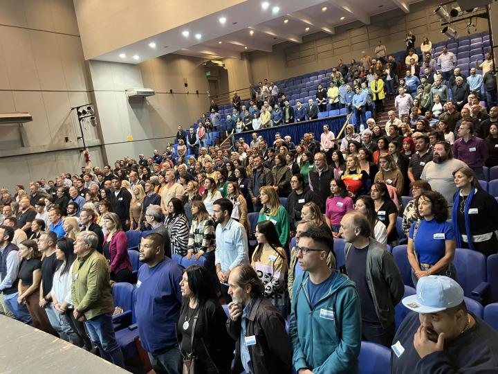 Una multitud se dio cita al congreso del PJ.