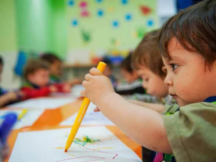 Destinan $ 1800 millones para programas de protección de la infancia