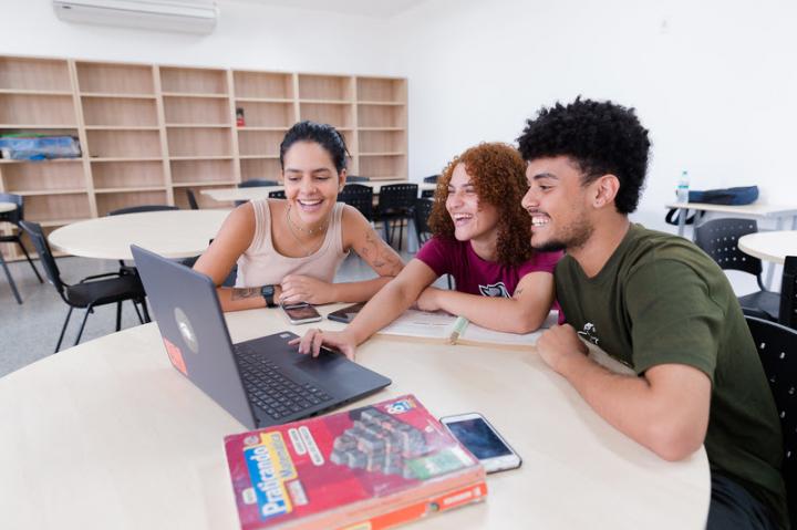 Brasil ofrece cupos gratuitos para argentinos en Universidad Pública Federal