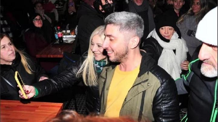 Jey Mammon fue al teatro y el público lo apoyó