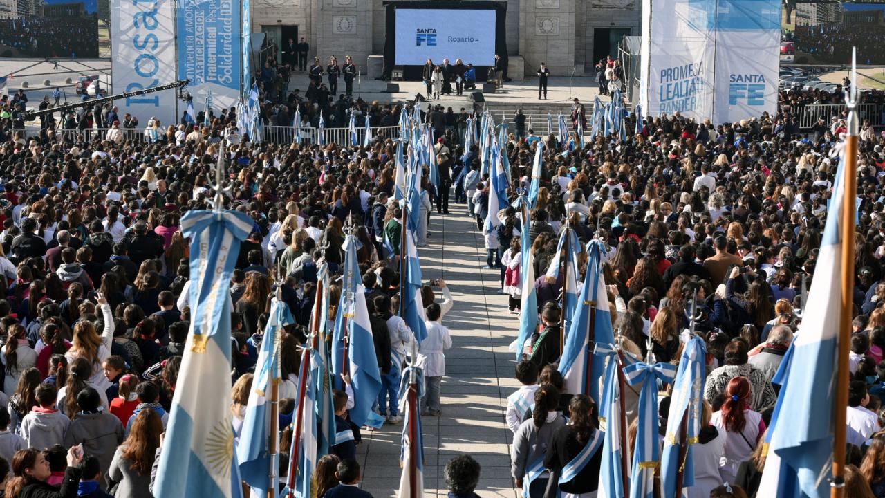 Lifschitz tomó la promesa de lealtad a la bandera 