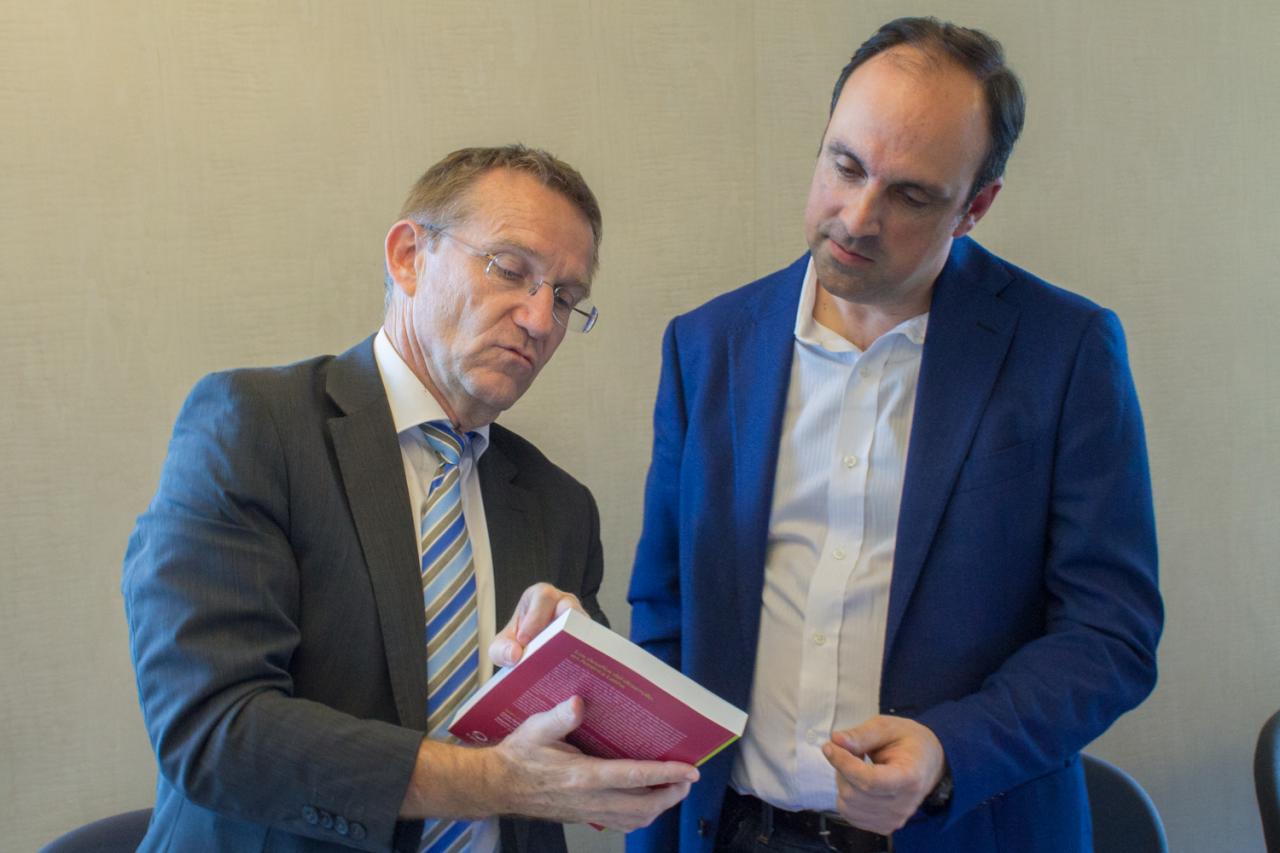 Corral busca financiamiento para la ciudad