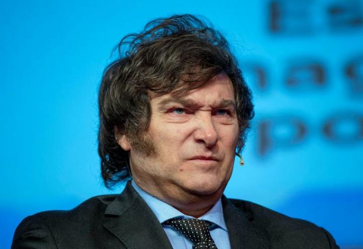 Milei: “Una empresa puede contaminar un río todo lo que quiera”