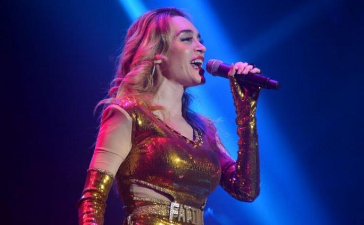 Fátima Flórez llega a la ciudad de Santa Fe