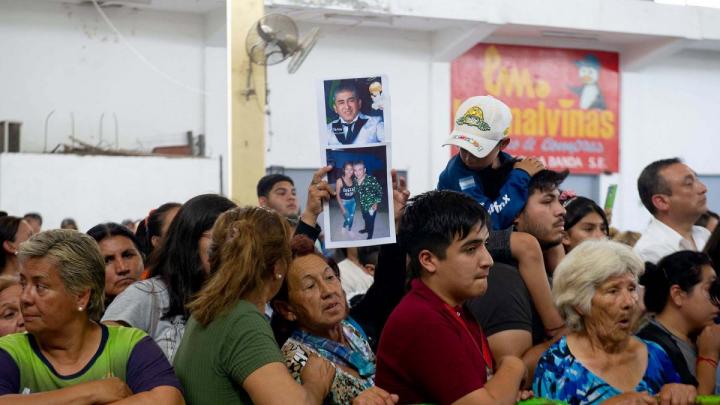 Multitudinario último adiós al músico Huguito Flores 