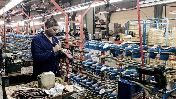 Suben el salario mínimo un 32,2% y llegará a 156.000 pesos