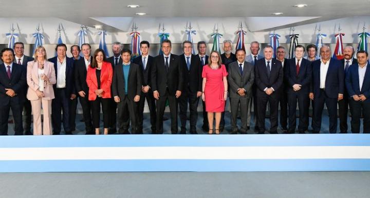 Los gobernadores le dieron pleno respaldo a Sergio Massa