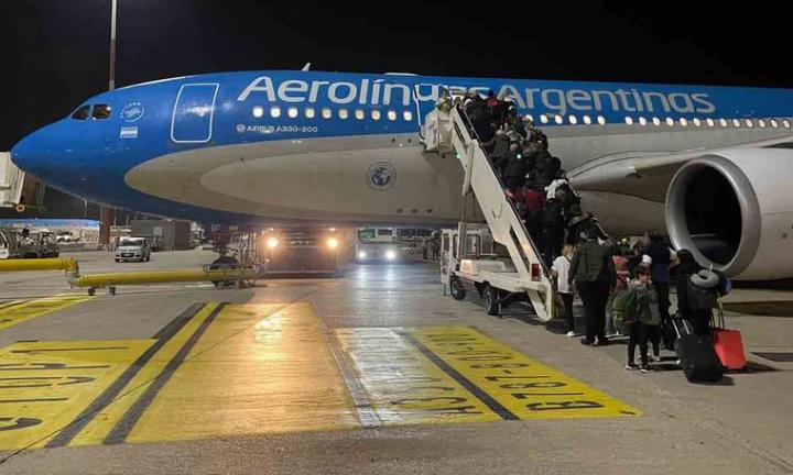 Llegó al país el cuarto vuelo con 247 argentinos repatriados de Israel