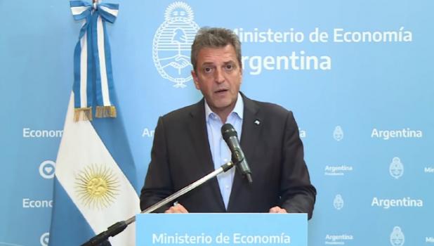 Massa anunció el congelamiento del precio de los combustibles