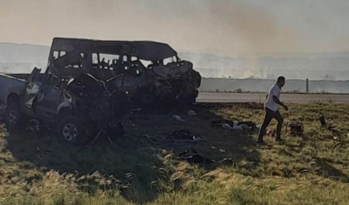 Terrible choque frontal de una combi con futbolistas