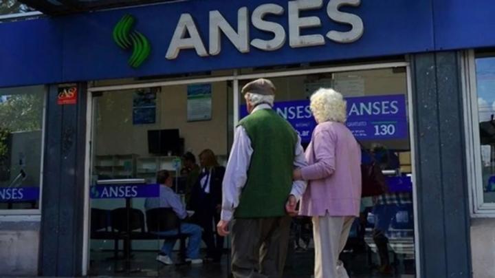 El Gobierno anunció aumento del 20,8% en jubilaciones