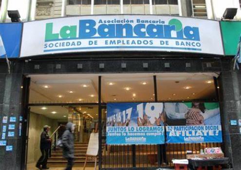 Bancarios logran otro aumento y el sueldo mínimo trepa a $585.673 