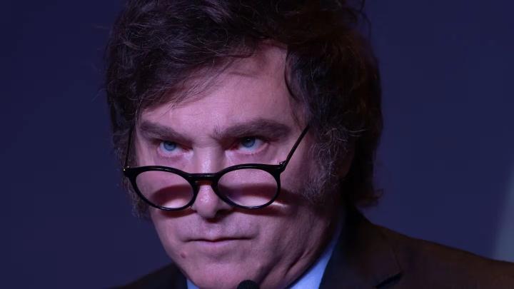 Milei puso en duda el pago del aguinaldo a los estatales 