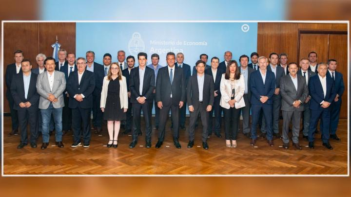 Massa garantizó a gobernadores el pago de salarios y aguinaldos