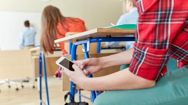 Nueva Zelanda prohibe el uso de celulares en escuelas