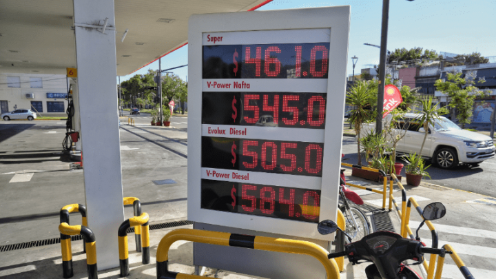 Feriado con nafta más cara: Shell y Puma subieron sus combustibles 