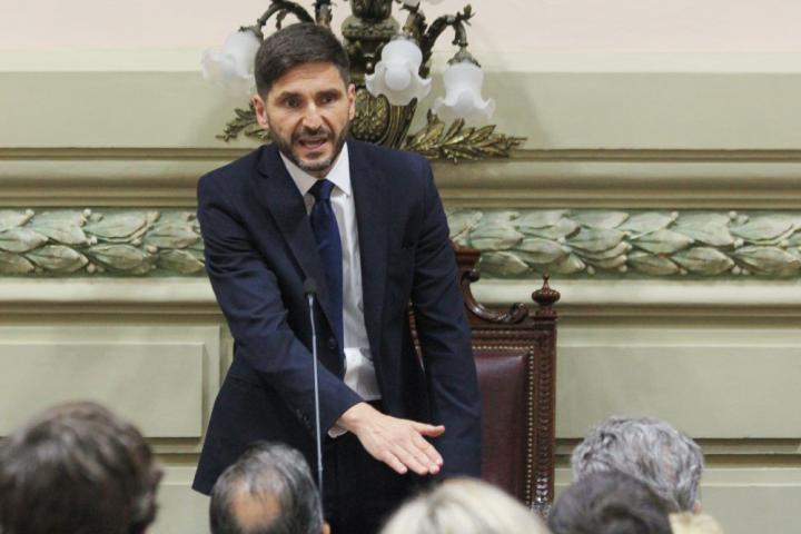 Pullaro asumió con anuncios clave en seguridad, educación y producción