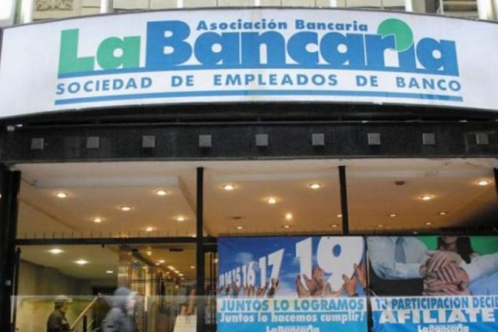 Los bancarios afrontan el ajuste con un inicial de $700.000