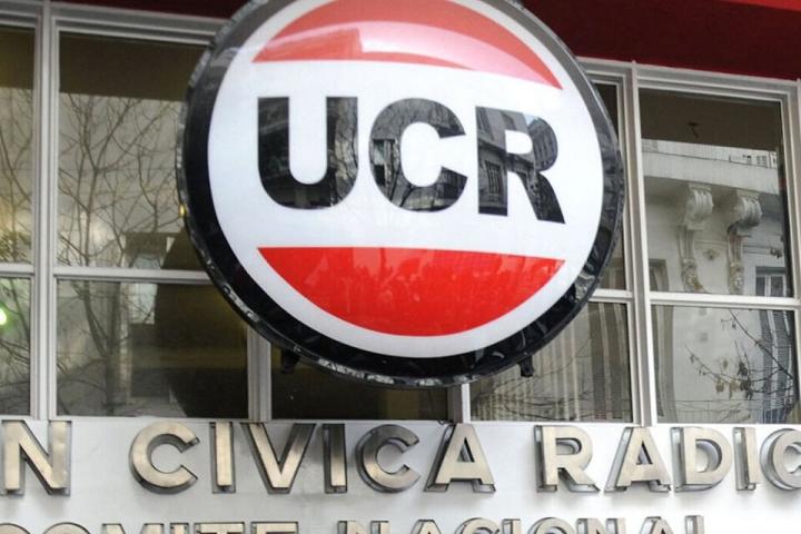 La UCR calificó de “inválido” el DNU de Milei