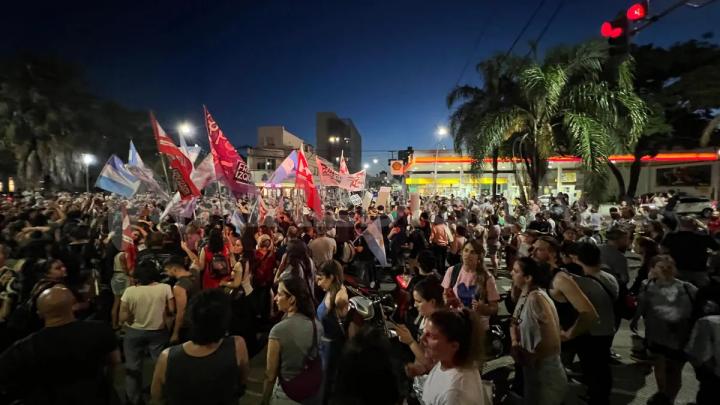 Masivo cacerolazo en la ciudad de Santa Fe