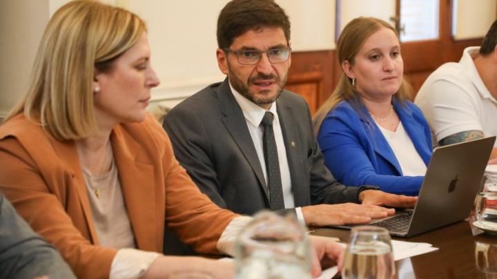 El gobernador y su primera reunión con el Gabinete Social