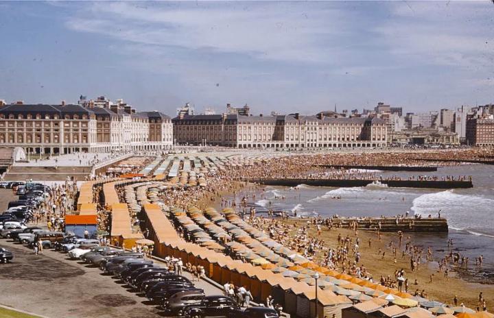 Mar del Plata: cuánto cuesta alquilar una carpa y una sombrilla 