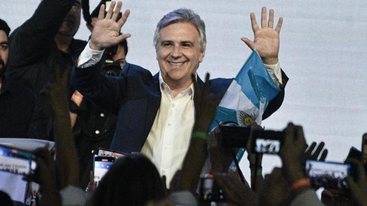 La motosierra pasó por Córdoba: despiden a 600 estatales