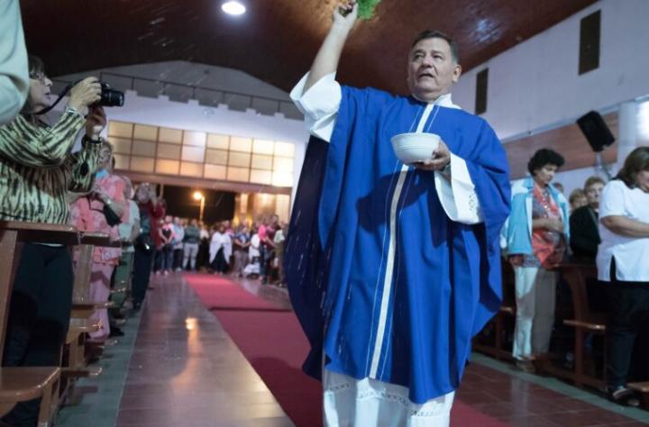 Condena y cárcel a un sacerdote por abusos a tres menores