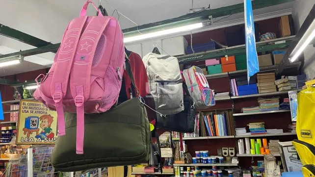 Santafesinos adelantan la compra de útiles escolares