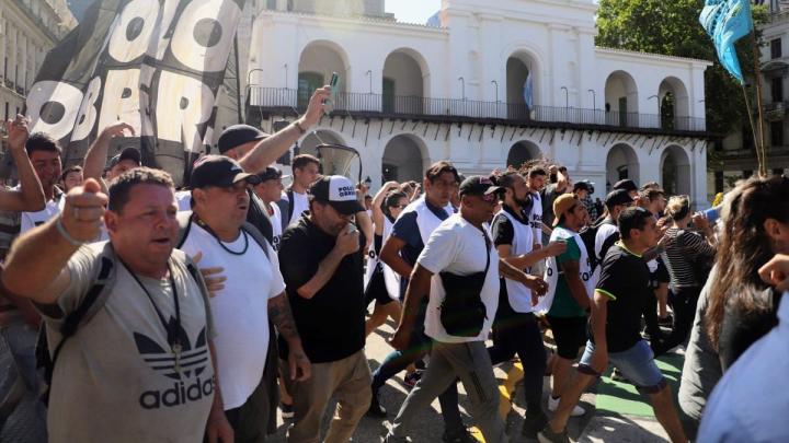 El Gobierno dará de baja 27.000 planes sociales