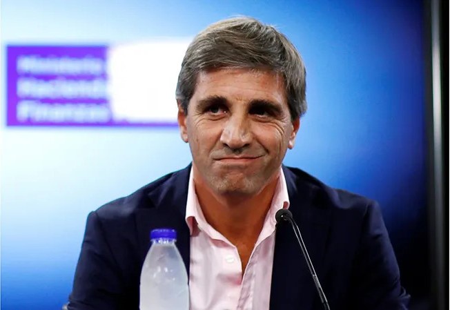 Caputo amenazó a las provincias con recortarles los fondos