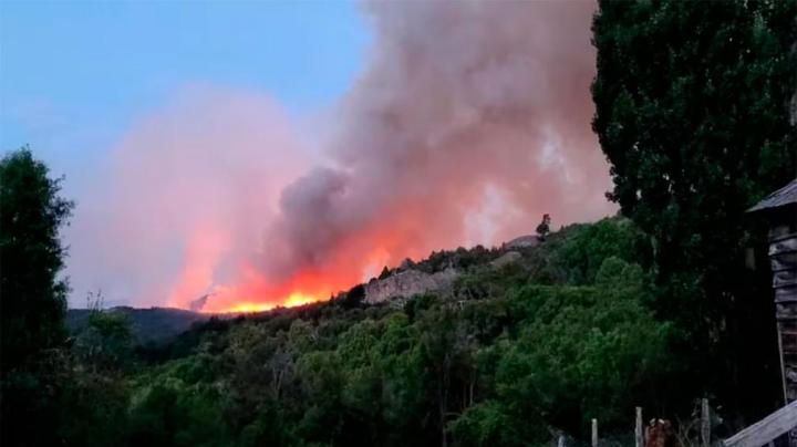 Parque Nacional Los Alerces: el fuego está fuera de control