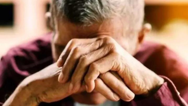 Duro con los débiles: detienen a un jubilado por robarse una manteca