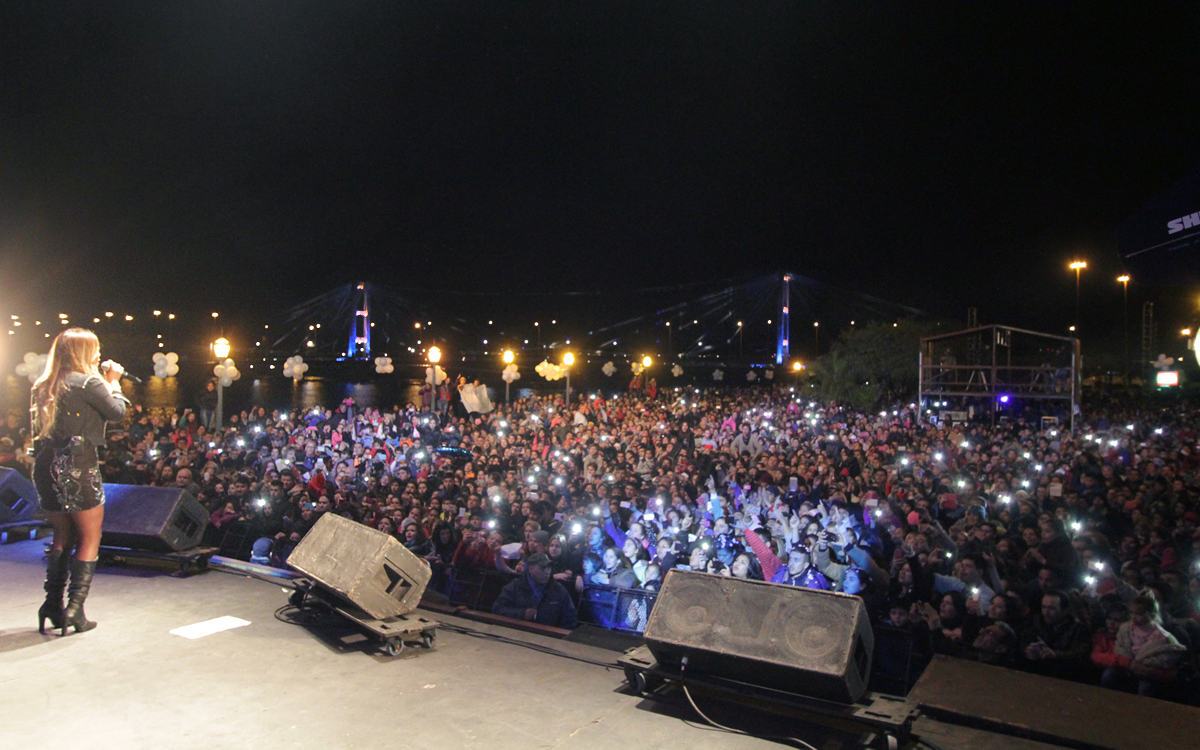 18 mil santafesinos celebraron junto al Puente Colgante