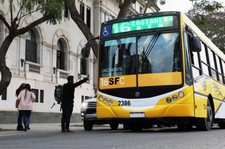 Milei elimina los subsidios a los colectivos del Interior del país