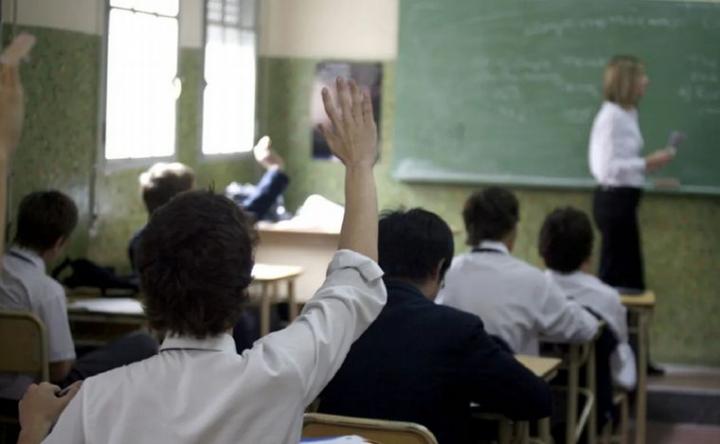 El Gobierno suspendió los aportes nacionales al salario docente