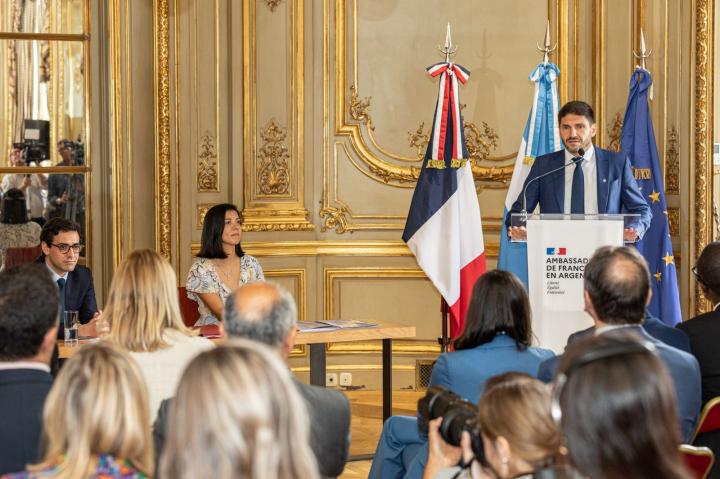 Pullaro acordó un crédito de 65 millones de euros para Santa Fe